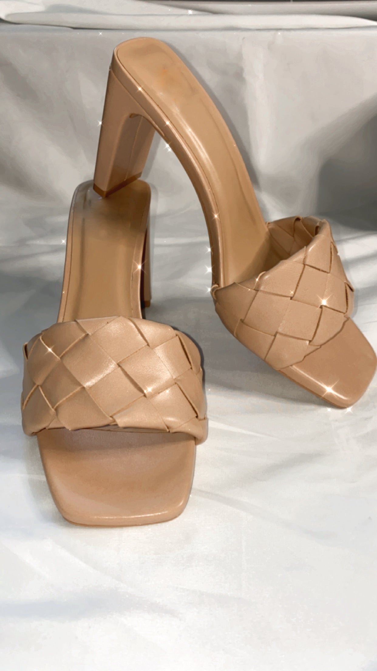 Cristina Heel - Nude