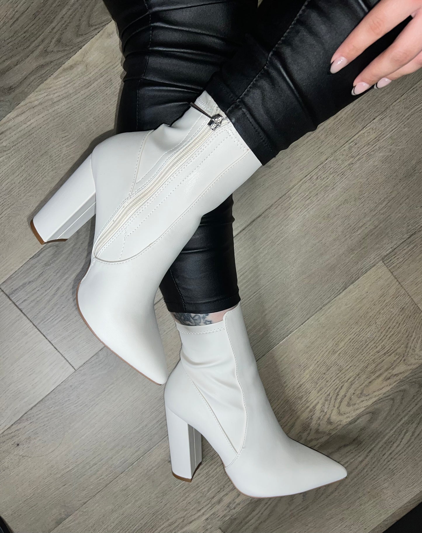 Olivia Boot - Off White
