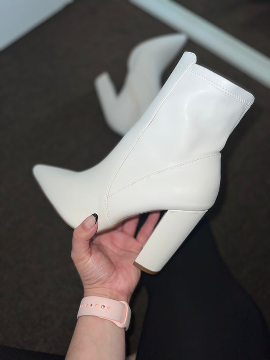 Olivia Boot - Off White